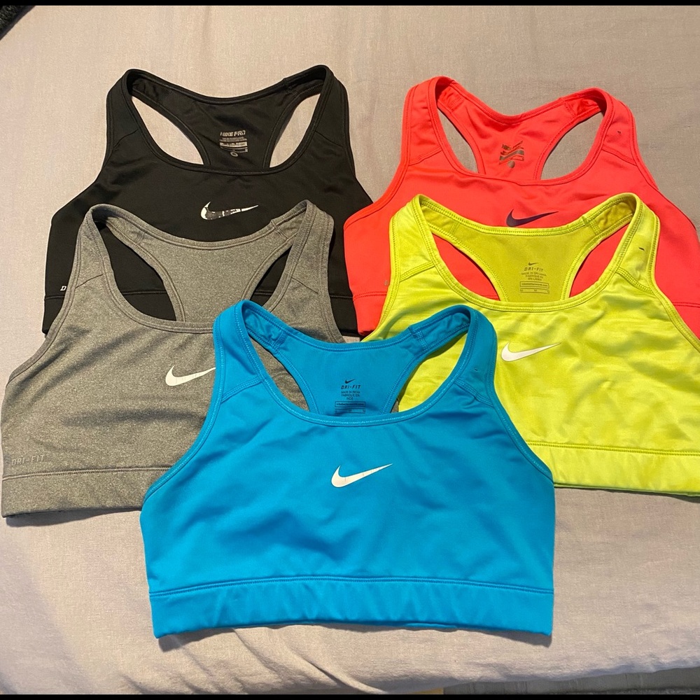Nike sports bras (5) size medium